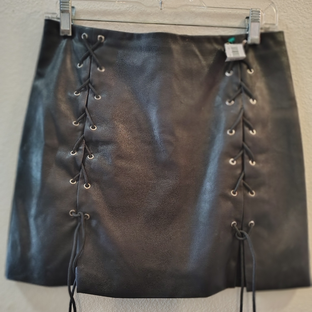 BRAND NEW FOREVER 21 LACE Up Faux Leather Mini Skirt - Black